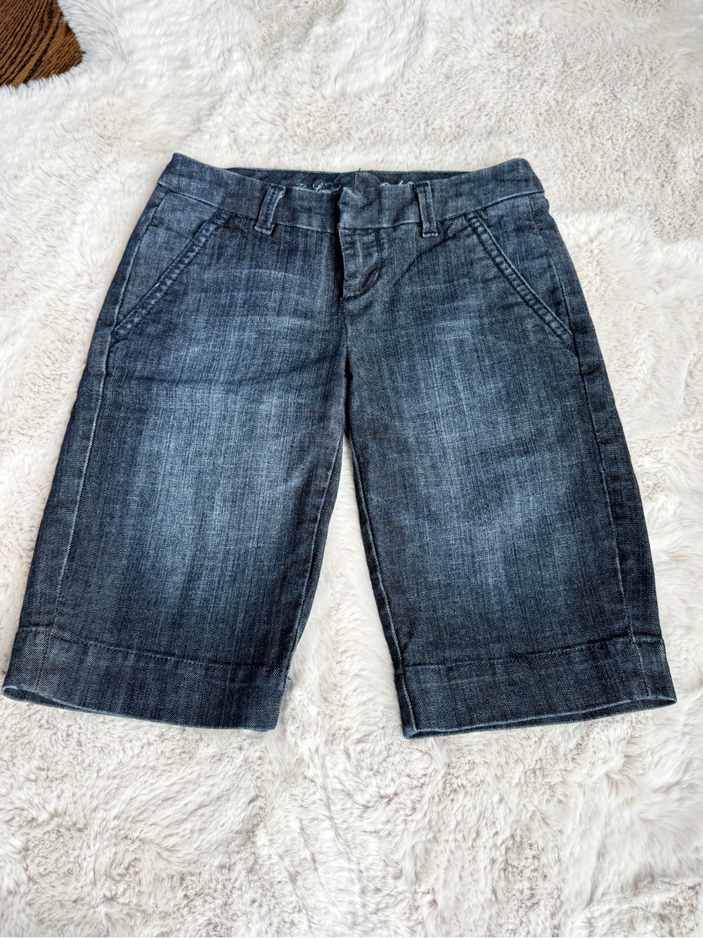 The Limited Dark Wash Denim Bermuda Shorts. 917 style